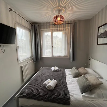 Meres, Studio Proche Memorial De * Кан