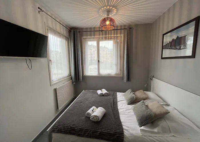 Meres, Studio Proche Memorial De * Caen